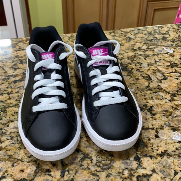 Nike Shoes - Nike sneakers